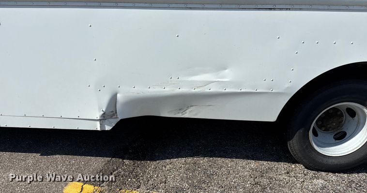 image for item ET4563 2004 Workhorse P42 delivery van