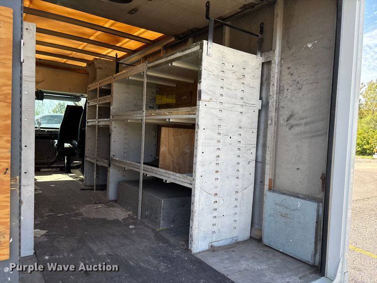 image for item ET4563 2004 Workhorse P42 delivery van