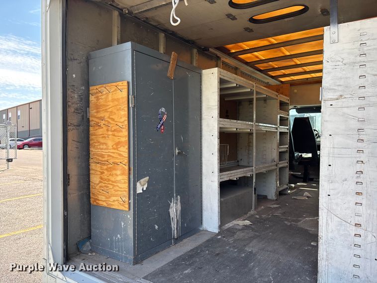 image for item ET4563 2004 Workhorse P42 delivery van