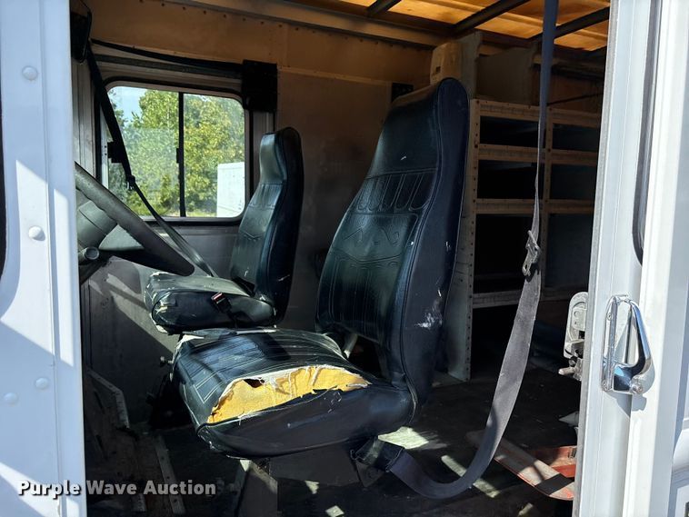 image for item ET4563 2004 Workhorse P42 delivery van