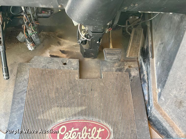 image for item ET4563 2004 Workhorse P42 delivery van