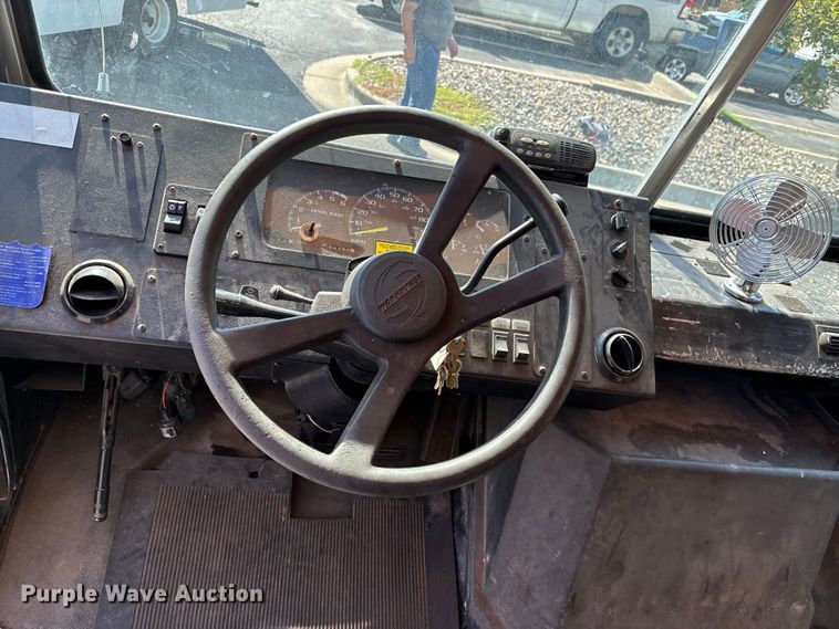 image for item ET4563 2004 Workhorse P42 delivery van