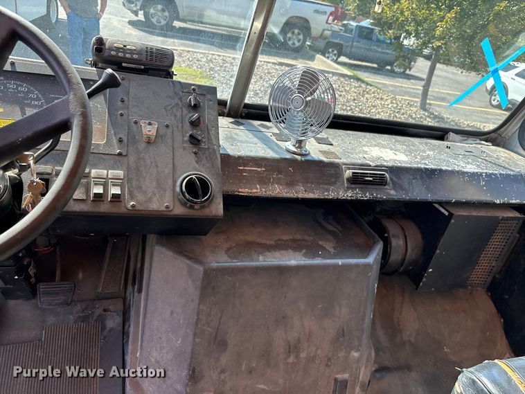 image for item ET4563 2004 Workhorse P42 delivery van