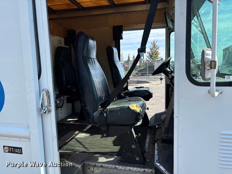 image for item ET4563 2004 Workhorse P42 delivery van