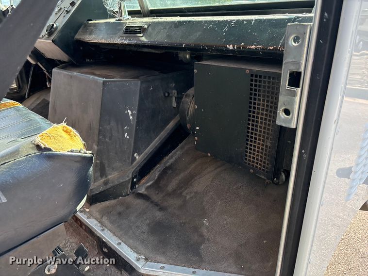 image for item ET4563 2004 Workhorse P42 delivery van