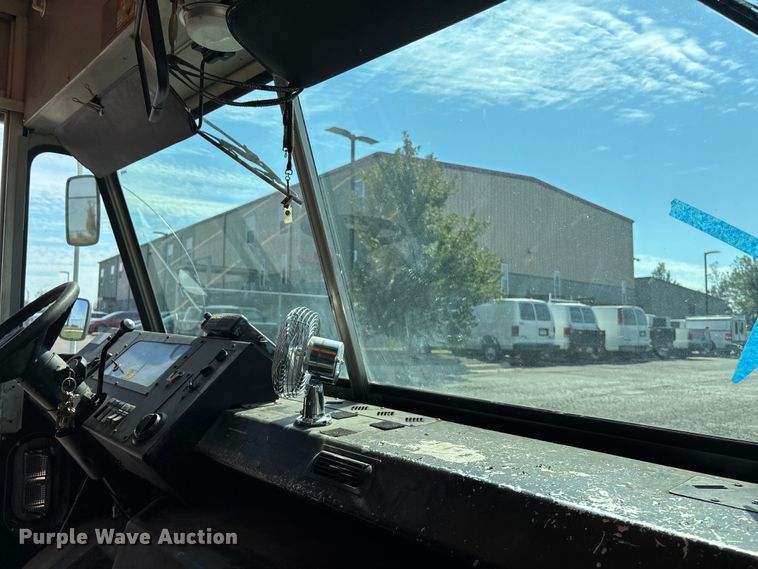 image for item ET4563 2004 Workhorse P42 delivery van