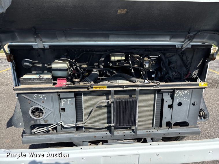 image for item ET4563 2004 Workhorse P42 delivery van