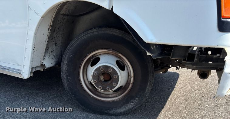 image for item ET4563 2004 Workhorse P42 delivery van