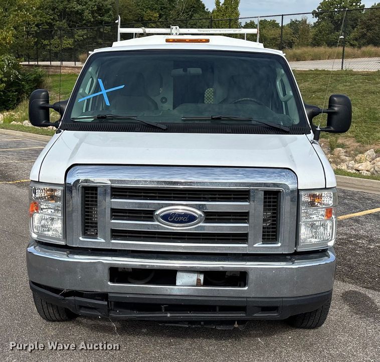 image for item ET4565 2013 Ford E350 Super Duty utility van