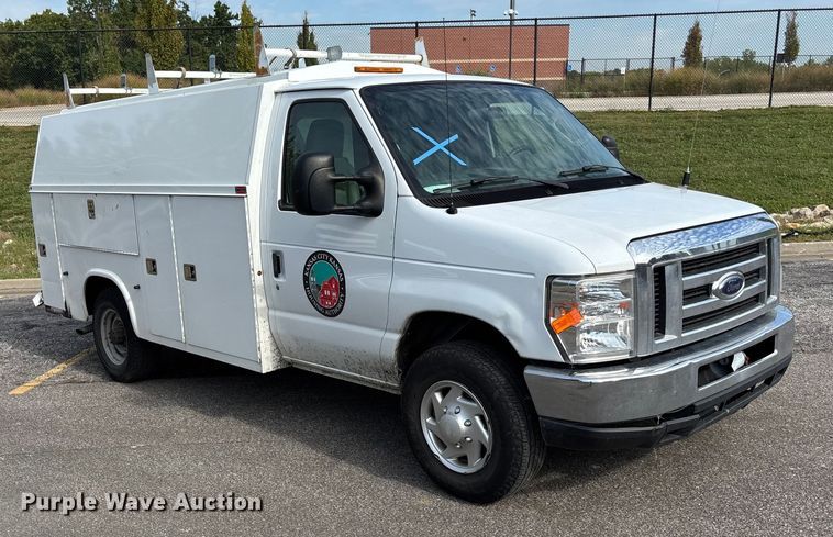 image for item ET4565 2013 Ford E350 Super Duty utility van