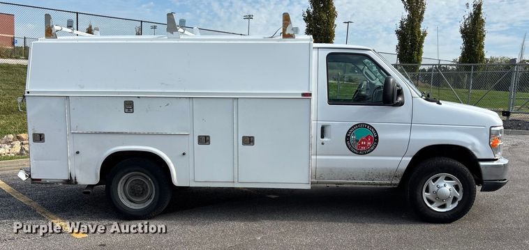 image for item ET4565 2013 Ford E350 Super Duty utility van