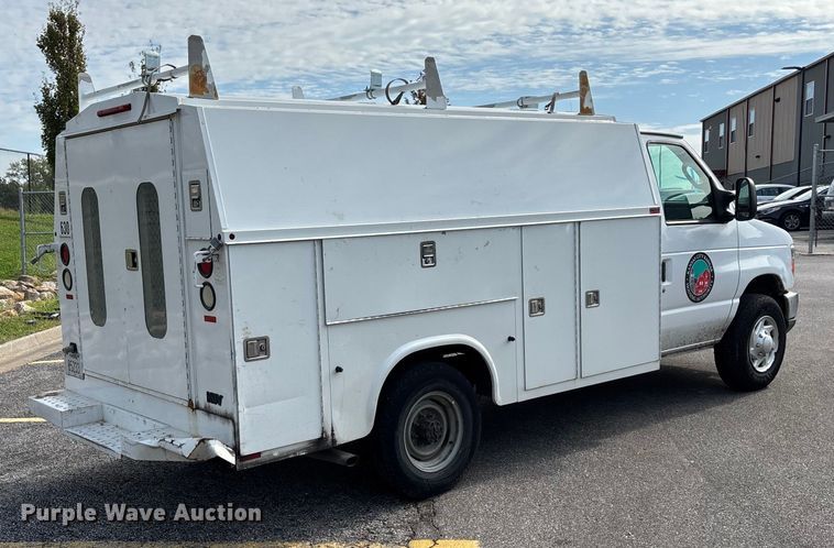 image for item ET4565 2013 Ford E350 Super Duty utility van
