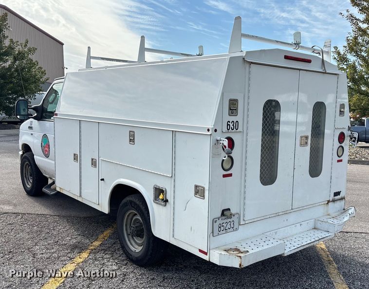 image for item ET4565 2013 Ford E350 Super Duty utility van