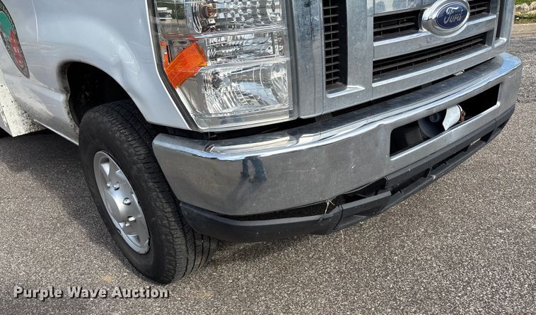 image for item ET4565 2013 Ford E350 Super Duty utility van