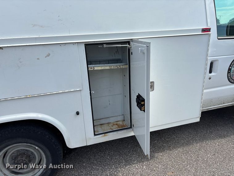 image for item ET4565 2013 Ford E350 Super Duty utility van