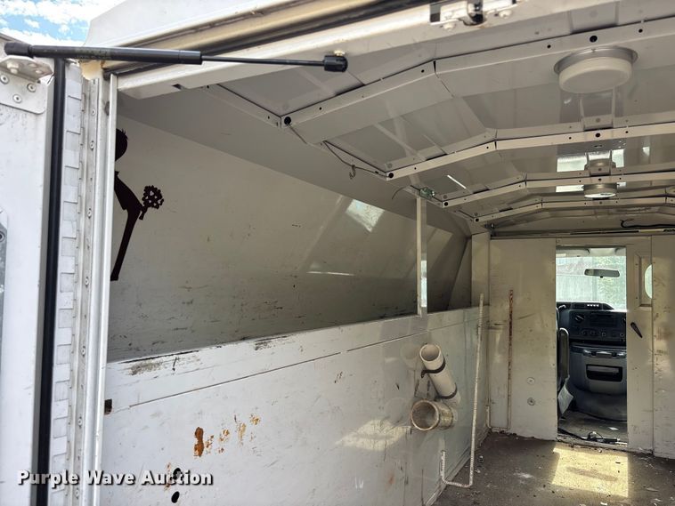 image for item ET4565 2013 Ford E350 Super Duty utility van