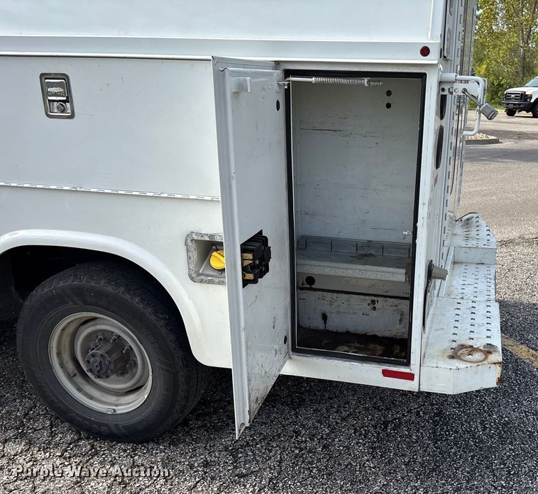 image for item ET4565 2013 Ford E350 Super Duty utility van