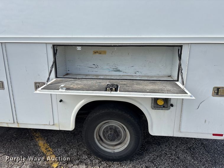 image for item ET4565 2013 Ford E350 Super Duty utility van