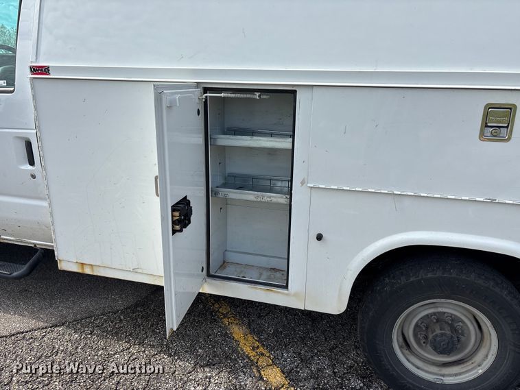 image for item ET4565 2013 Ford E350 Super Duty utility van