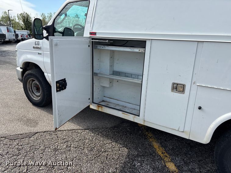 image for item ET4565 2013 Ford E350 Super Duty utility van