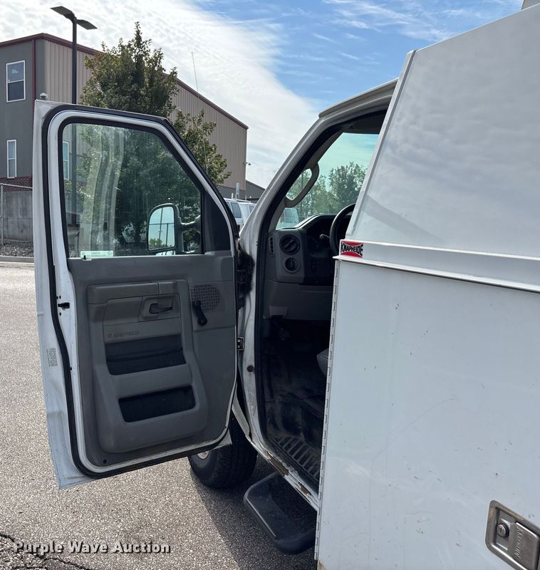 image for item ET4565 2013 Ford E350 Super Duty utility van