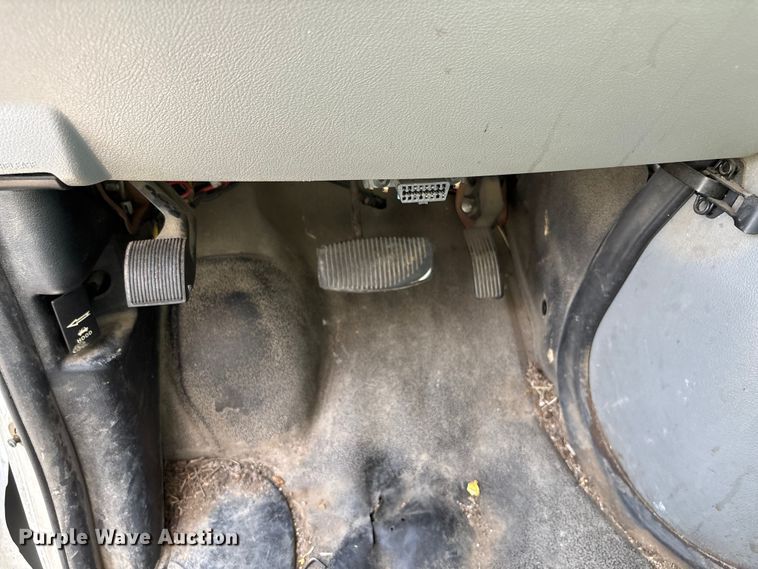 image for item ET4565 2013 Ford E350 Super Duty utility van