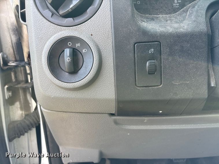image for item ET4565 2013 Ford E350 Super Duty utility van