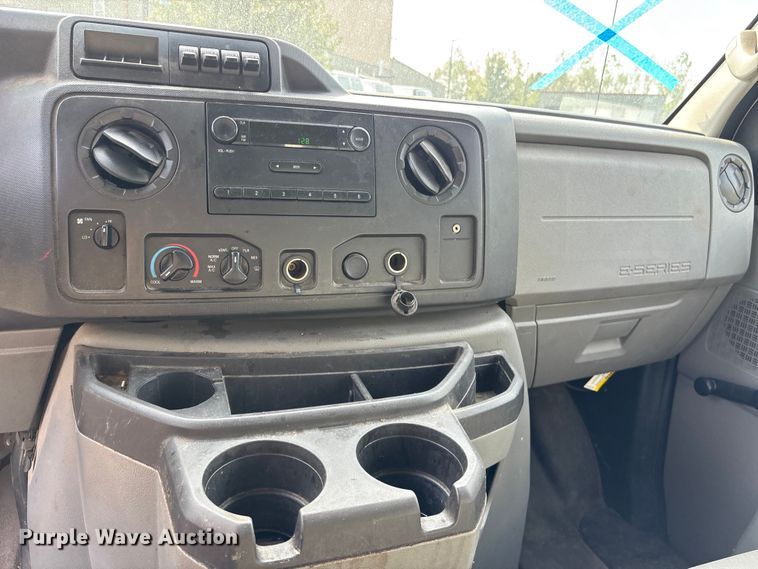 image for item ET4565 2013 Ford E350 Super Duty utility van