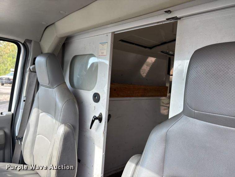 image for item ET4565 2013 Ford E350 Super Duty utility van