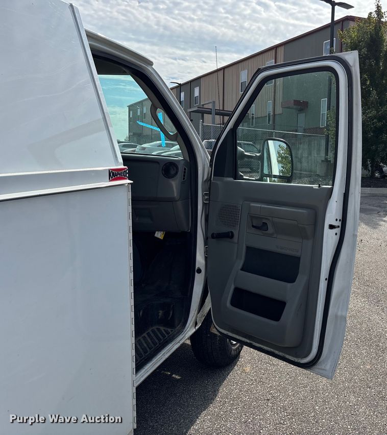 image for item ET4565 2013 Ford E350 Super Duty utility van