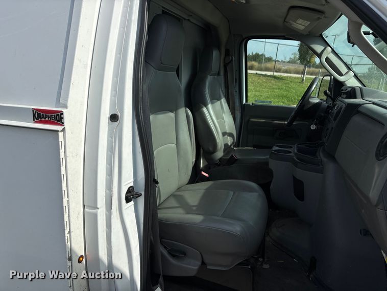 image for item ET4565 2013 Ford E350 Super Duty utility van