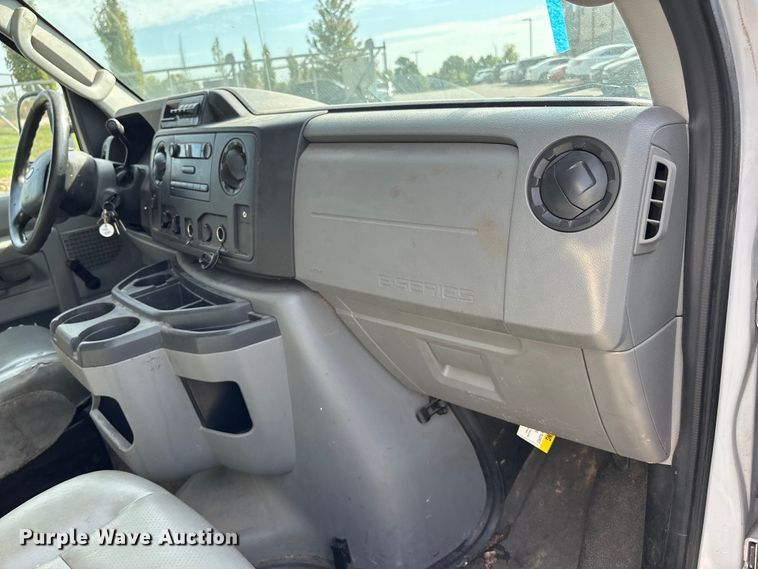 image for item ET4565 2013 Ford E350 Super Duty utility van