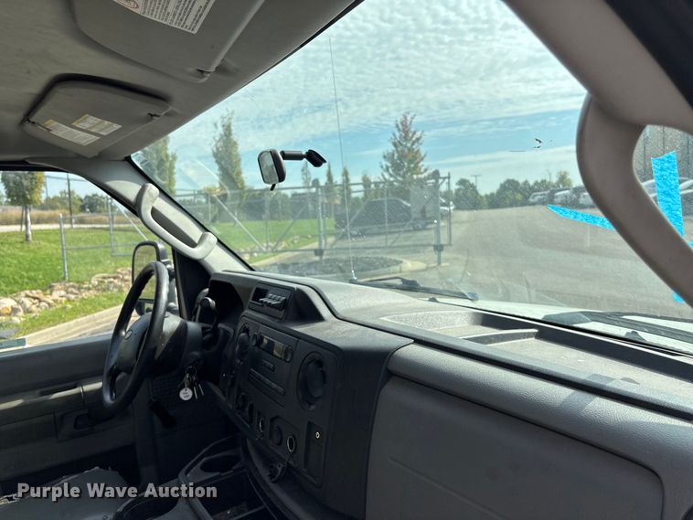 image for item ET4565 2013 Ford E350 Super Duty utility van