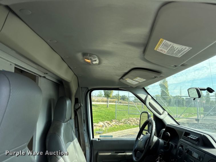 image for item ET4565 2013 Ford E350 Super Duty utility van