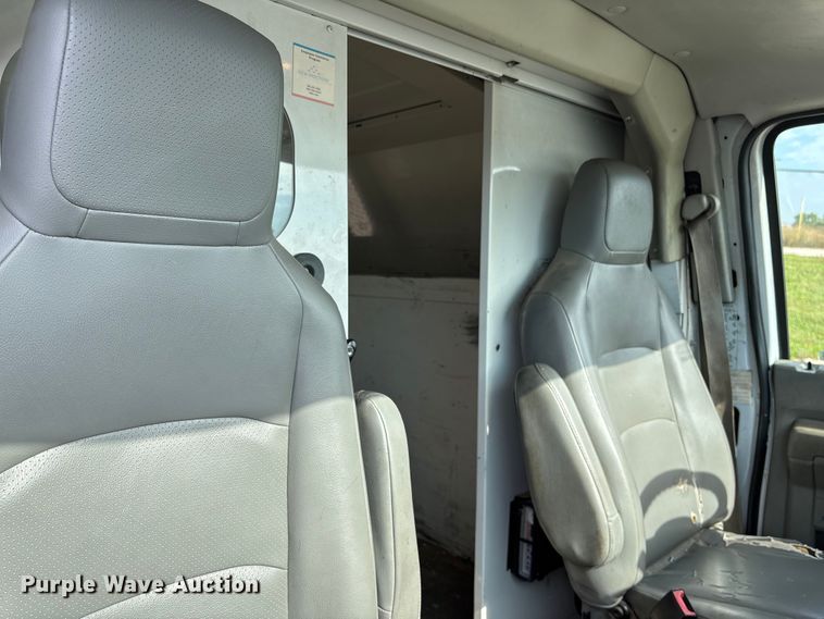 image for item ET4565 2013 Ford E350 Super Duty utility van