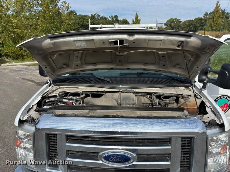 image for item ET4565 2013 Ford E350 Super Duty utility van