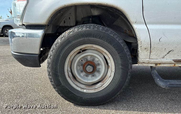 image for item ET4565 2013 Ford E350 Super Duty utility van