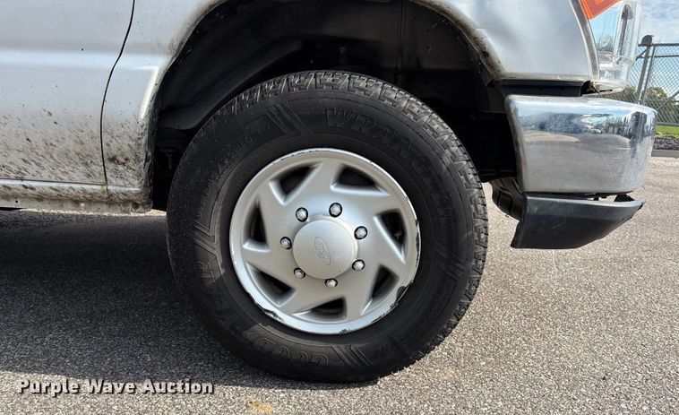 image for item ET4565 2013 Ford E350 Super Duty utility van