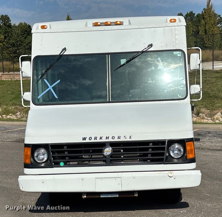 image for item ET4568 2002 Workhorse P42 delivery van