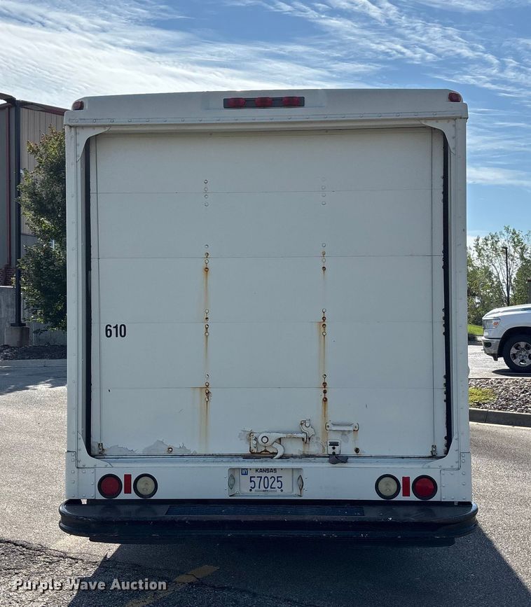 image for item ET4568 2002 Workhorse P42 delivery van