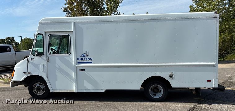 image for item ET4568 2002 Workhorse P42 delivery van