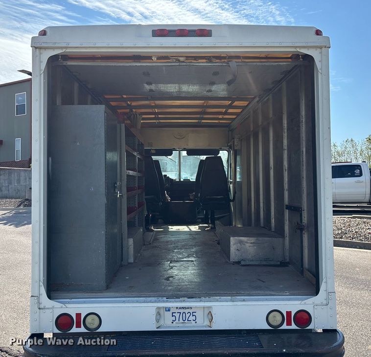 image for item ET4568 2002 Workhorse P42 delivery van