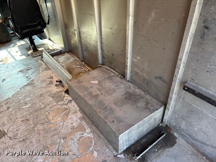 image for item ET4568 2002 Workhorse P42 delivery van