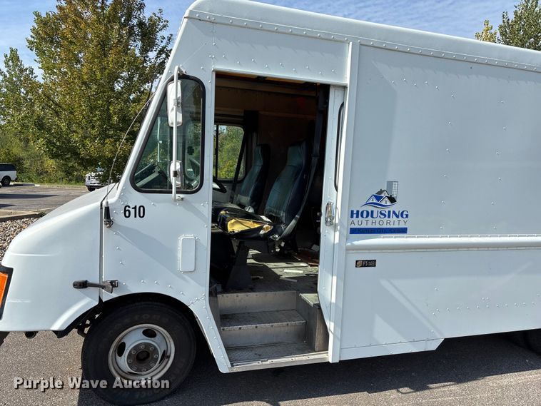 image for item ET4568 2002 Workhorse P42 delivery van