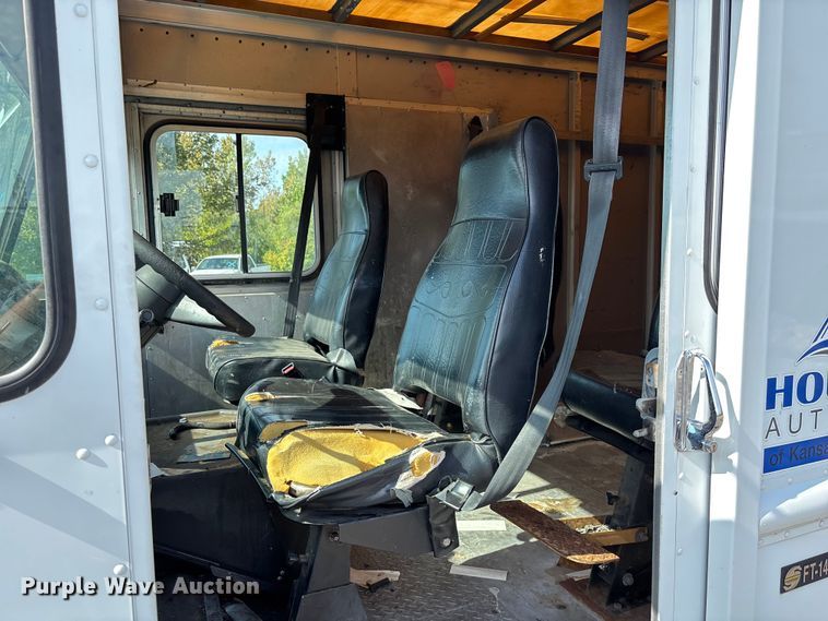 image for item ET4568 2002 Workhorse P42 delivery van