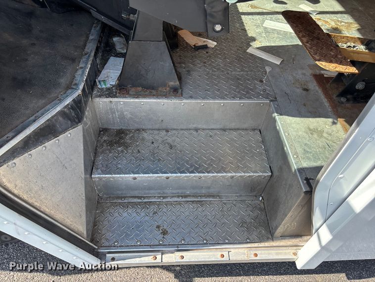 image for item ET4568 2002 Workhorse P42 delivery van