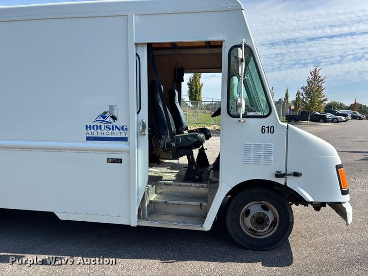 image for item ET4568 2002 Workhorse P42 delivery van