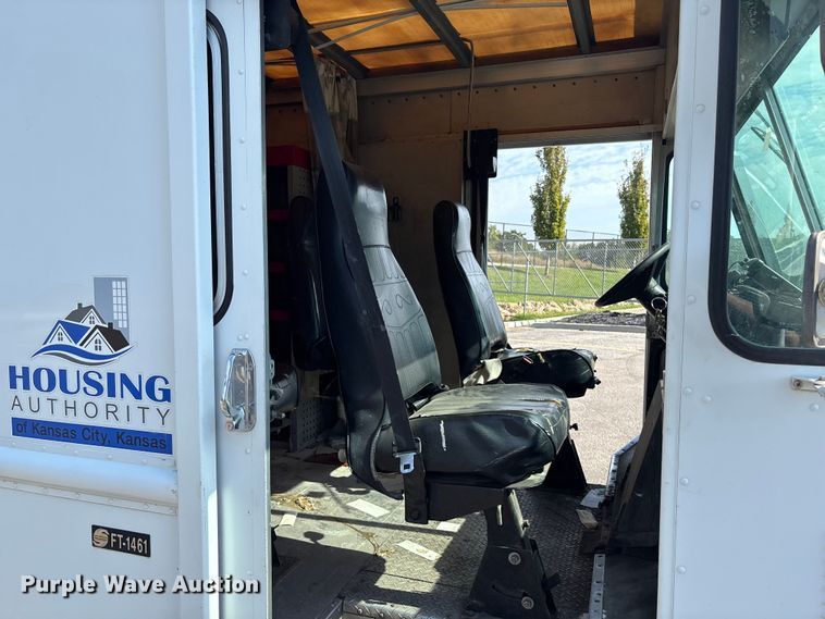 image for item ET4568 2002 Workhorse P42 delivery van