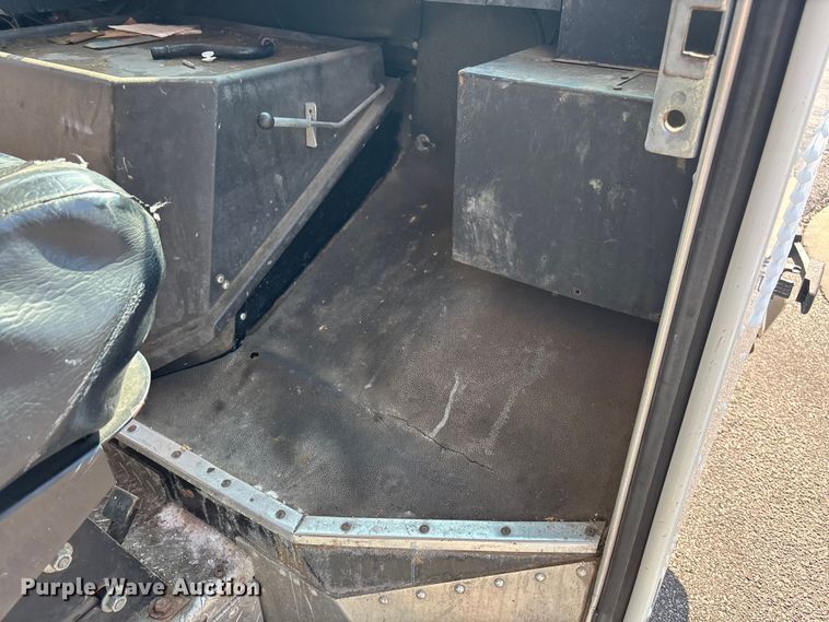 image for item ET4568 2002 Workhorse P42 delivery van