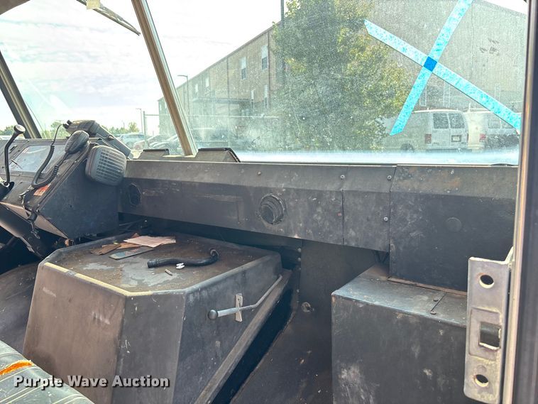 image for item ET4568 2002 Workhorse P42 delivery van